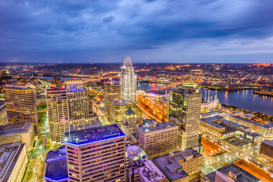 Cincinnati-Ohio-USA-skyline-from-above-at-dusk