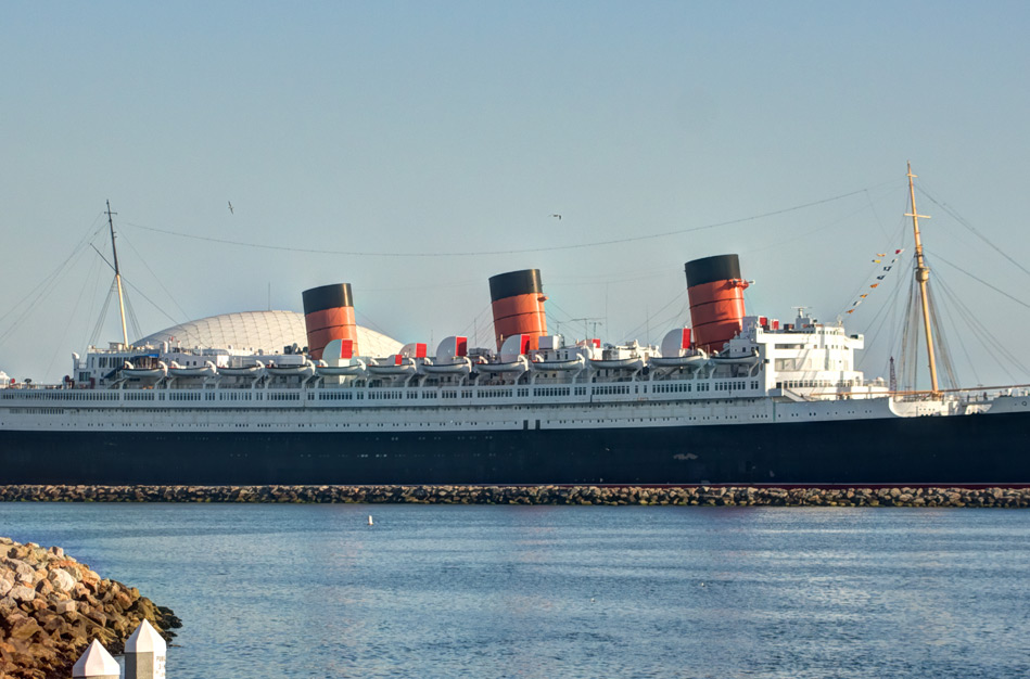 Historic-Queen-Mary-Ship-at-Long-Beach-Harbor