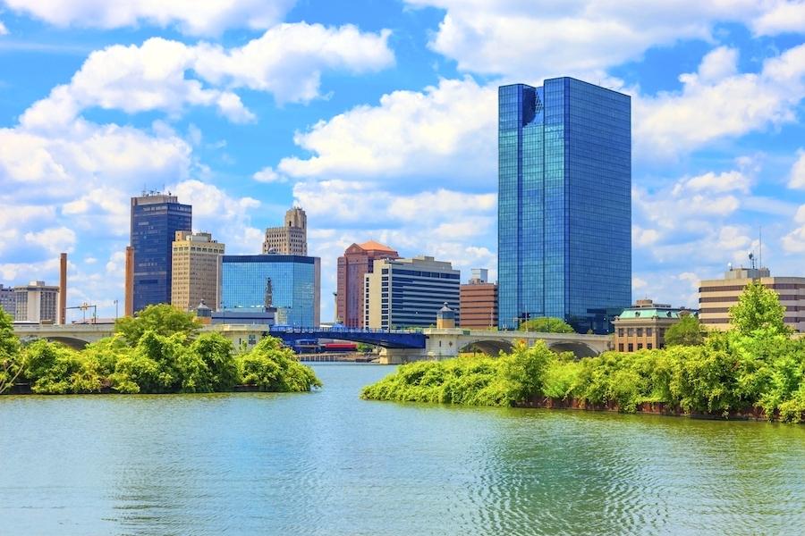 Toledo-ohio-river-and-skyline