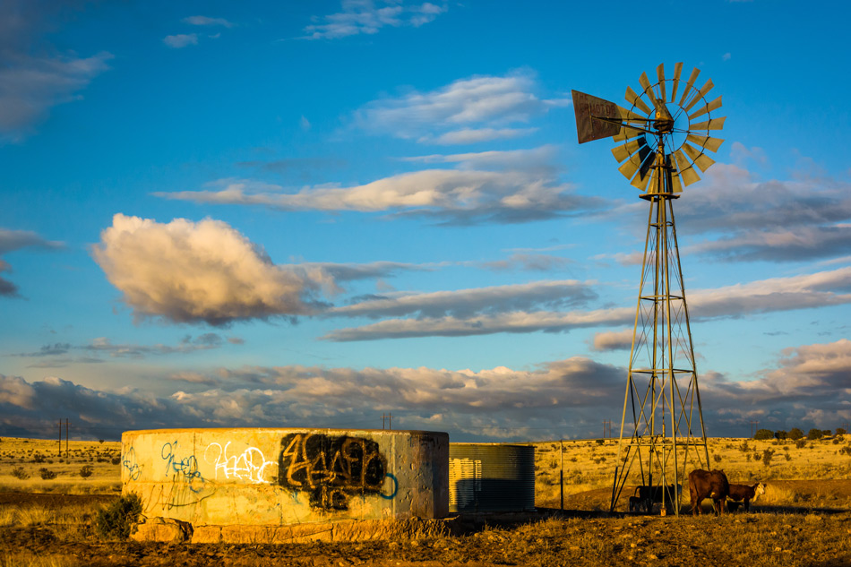 Windmill-on-a-farm-near-Albuquerque-New-Mexico