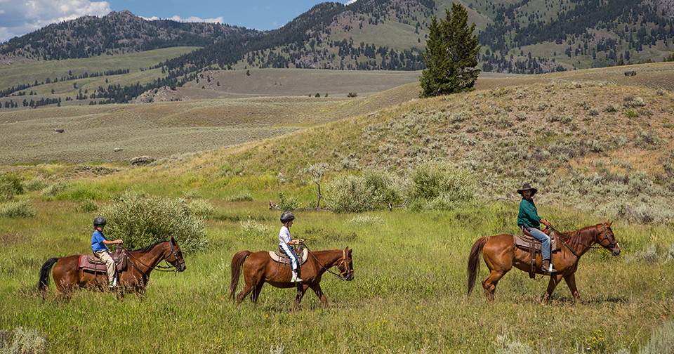 horseback-riding-in-Wyoming
